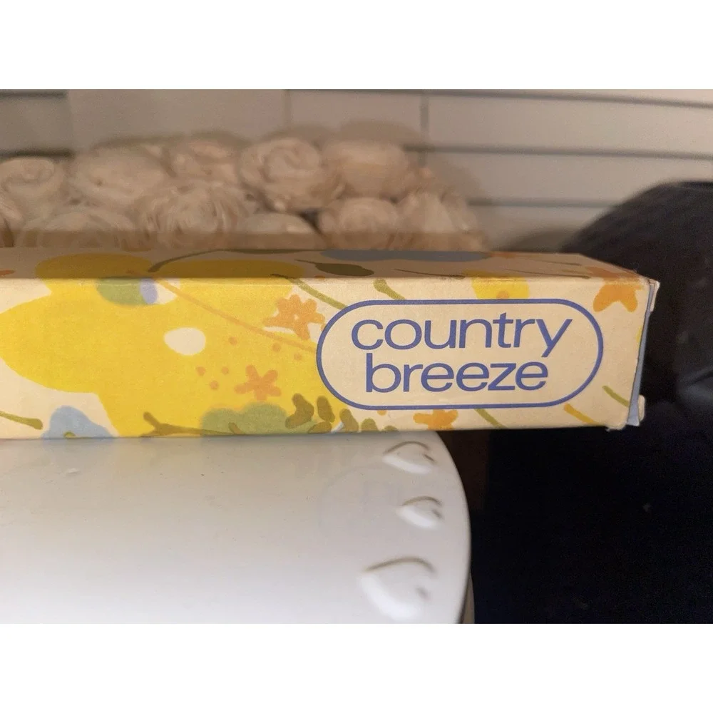 Vintage Avon Country‎ Breeze Drawer Lining Paper - New in Box 1980 6' X 13